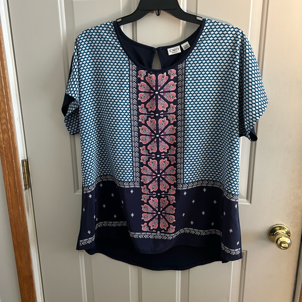 Cato woman 14/16 short sleeved blouse